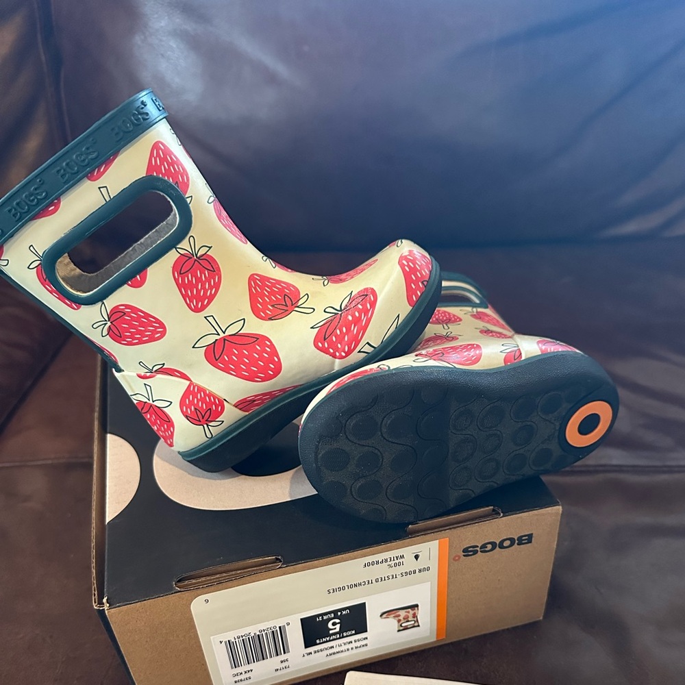 Bogs Kids' Cream and Red Strawberry Rain Boots